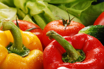 Composition with raw vegetables