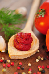 Holzlöffel, Tomatenmark