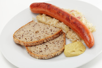 Krakauer Bratwurst, Sauerkraut, Brot