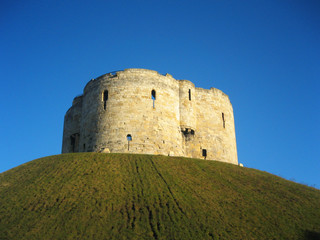 Fototapeta na wymiar Cliffords tower in York, England.