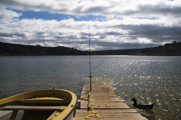 pescando en la laguna