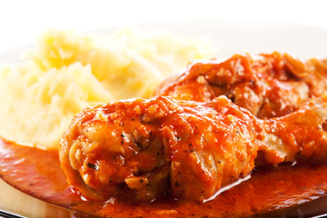 Dish with drumsticks and mashed potatoes