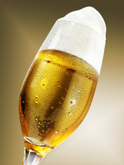 Bierglas hohe Krone vor Gold
