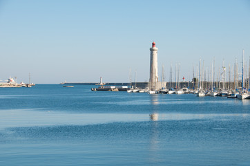 Panorama du port de plaisance de Sète et du phare sur le mole Saint Louis, dans l'Herault en...