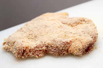 Paniertes rohes SChnitzel