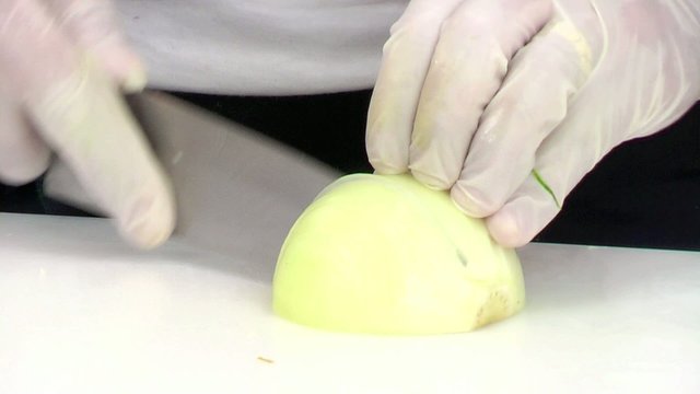 cutting onion