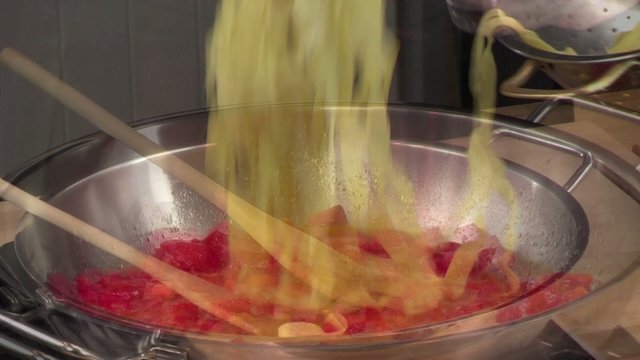 pasta with fresh tomato sauce