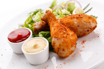 Roasted chicken drumsticks and vegetables
