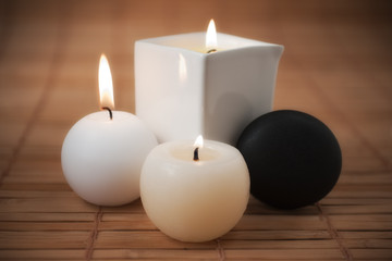 Obraz na płótnie Canvas Aromatic Candles and SPA stone