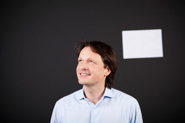 kreativer mensch denkt an ...