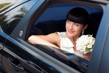 portrait of the bride in the wedding car