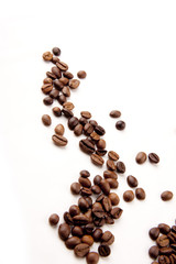 Kaffebohnen verstreut