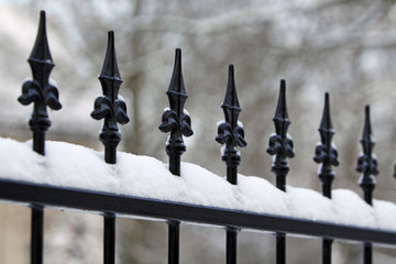 Zaunspitzen mit Schnee