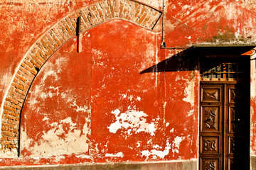 red wall in Saluzzo