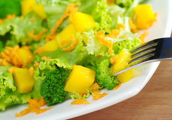 Fresh and light broccoli-mango-carrot salad
