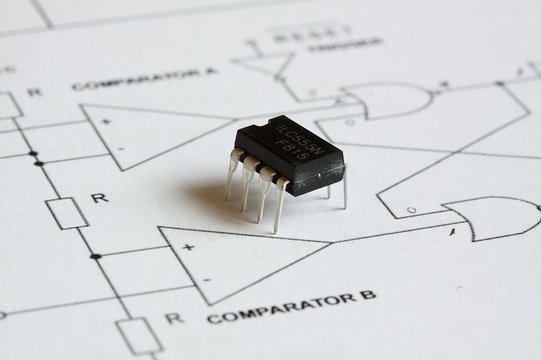 Integrierter Schaltkreis (Timer) mit Schaltplan
