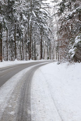 Fototapeta na wymiar snowy road