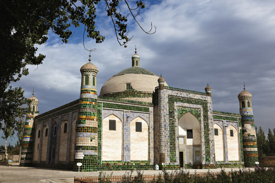 Fototapeta xinjiang: ancient royal family tomb/mosque in kashgar