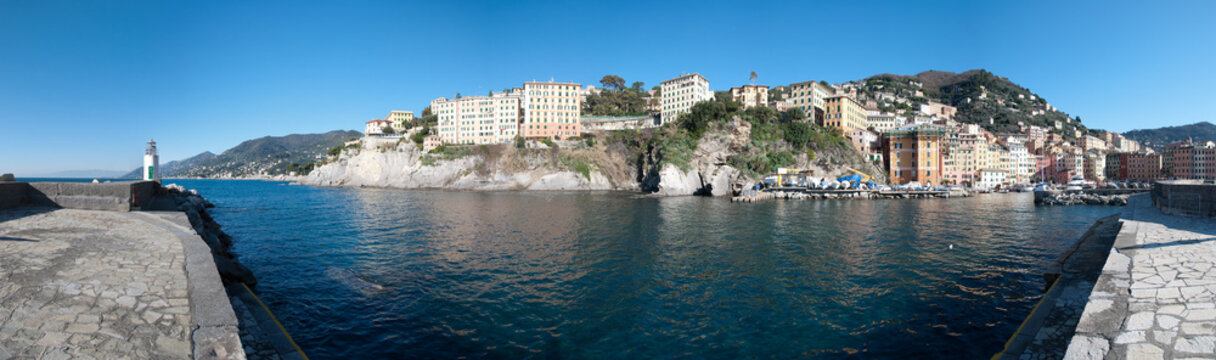panoramica del porto di Camogli a Genova