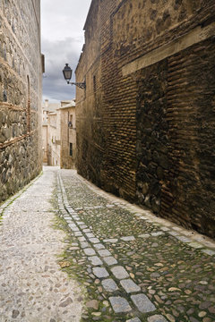Fototapeta Callejuela en Toledo