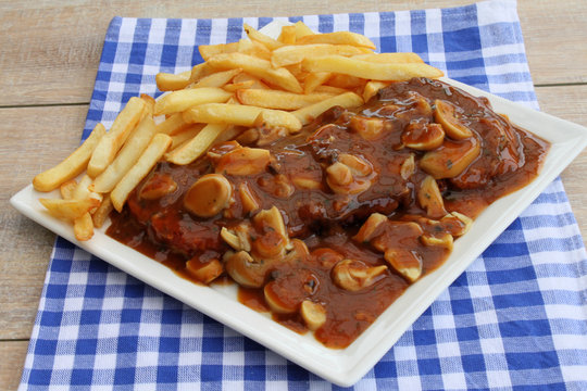 J&auml;gerschnitzel mit Pommes Frites