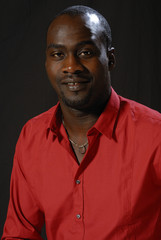 portrait en chemise rouge 3