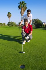 Obraz premium golf young man looking and aiming the hole