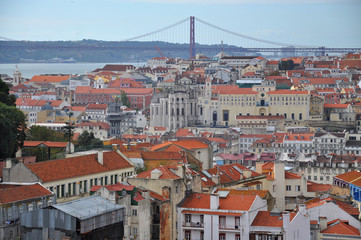 Fototapeta na wymiar Panorama sur Lisbonne et le Tage depuis l'Alfama