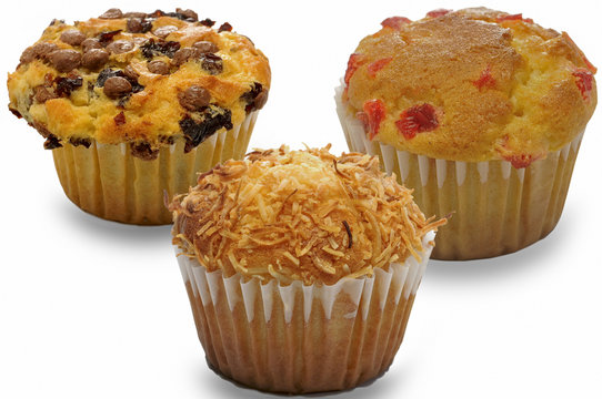 Muffins, Molletes sabrosos decorado aislado en el fondo blanco