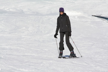 Fototapeta na wymiar woman ski
