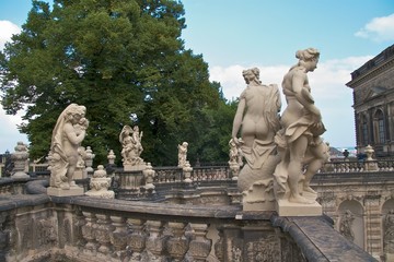 Fototapeta na wymiar Statues on the roof of the Zwinger Palace, Dresden