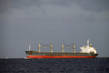 Frachter auf der Nordsee vor Cuxhaven