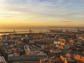 Alicante y su puerto al amanecer