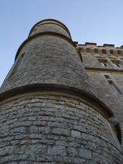 Au pied de la Tour des Rosiers