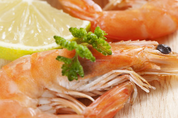 Shrimps with parsley and lemon