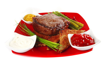 grilled beef with toasted bread