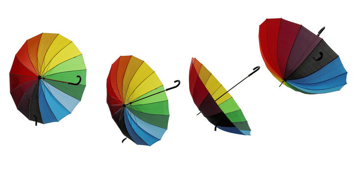 Vol d'un parasol de plage color&eacute; sur fond blanc