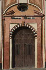 Fachada y policromada de Iglesia barroca