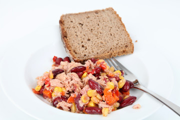 Thunfischsalat mit Brot