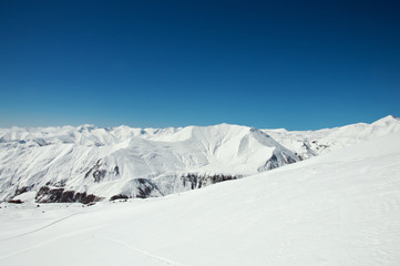 Obraz premium High mountains under snow in the winter