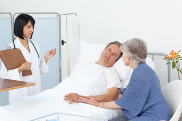 Fototapeta premium Nurse with a couple in a hospital