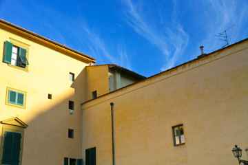 Fototapeta na wymiar yellow house and blue sky