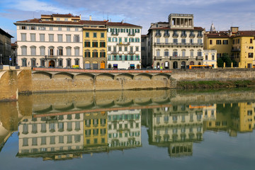 Fototapeta premium medieval buildings on quay of Arno