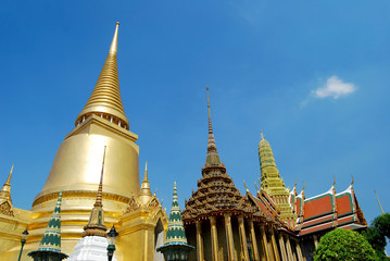Fototapeta premium Golden Buddha Temple in Thailand