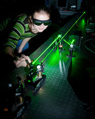 female scientist doing research in a quantum optics lab - obrazy, fototapety, plakaty