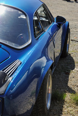 Obraz na płótnie Canvas Widok z tyłu starego samochodu sportowego