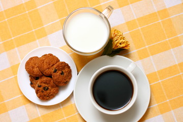 Coffee, milk and cookies
