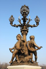 Fototapeta na wymiar Candélabre du pont Alexandre III à Paris