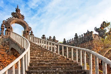 Rolgordijnen Ladder naar een tempel. Bali. Indonesië © Konstantin Kulikov