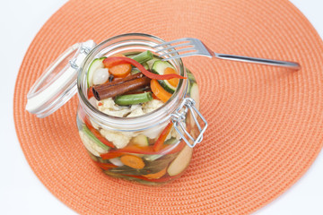 bocal de petits légumes bio de saison